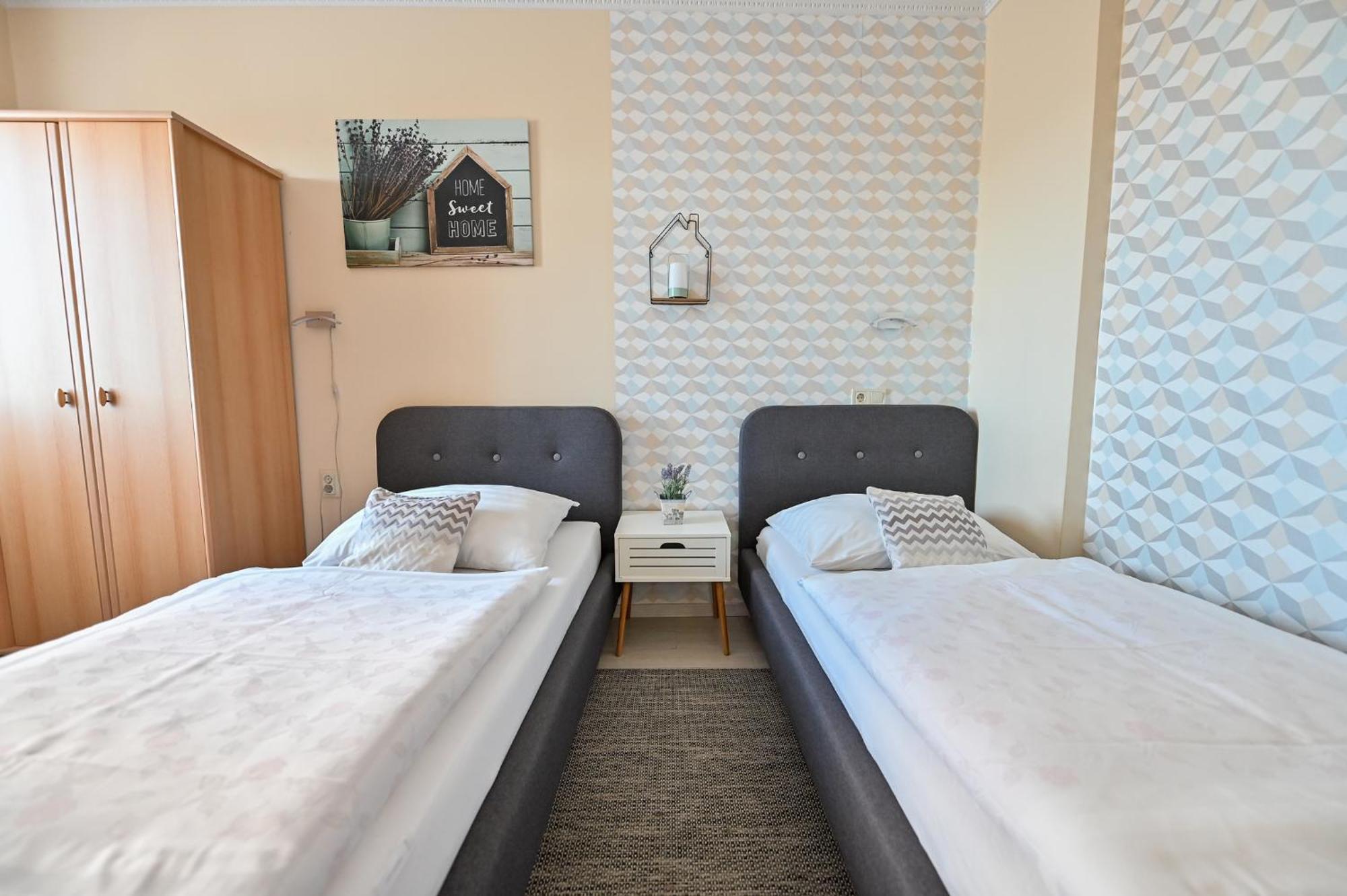 Bellavista 1 Apartman Eger Bagian luar foto